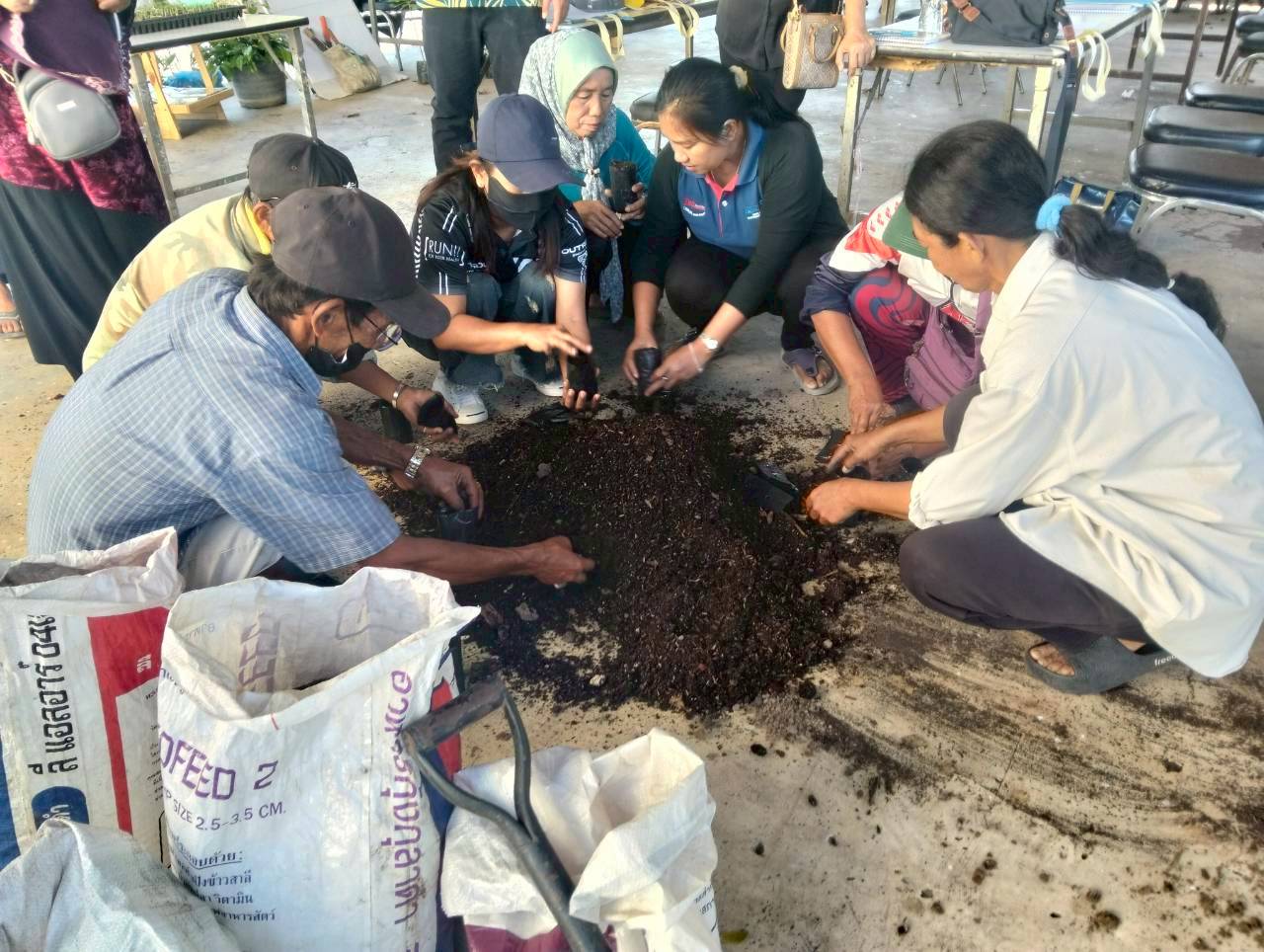 title - ศกร. ร่วมกับ ส.ป.ก.อยุธยา ติวเข้มเกษตรกร ชูโมเดล “โรงอบเคลื่อนที่ - ผัก 3 โลก - มันญี่ปุ่น” เพิ่มทางเลือกสร้างรายได้ในเขตปฏิรูปที่ดิน